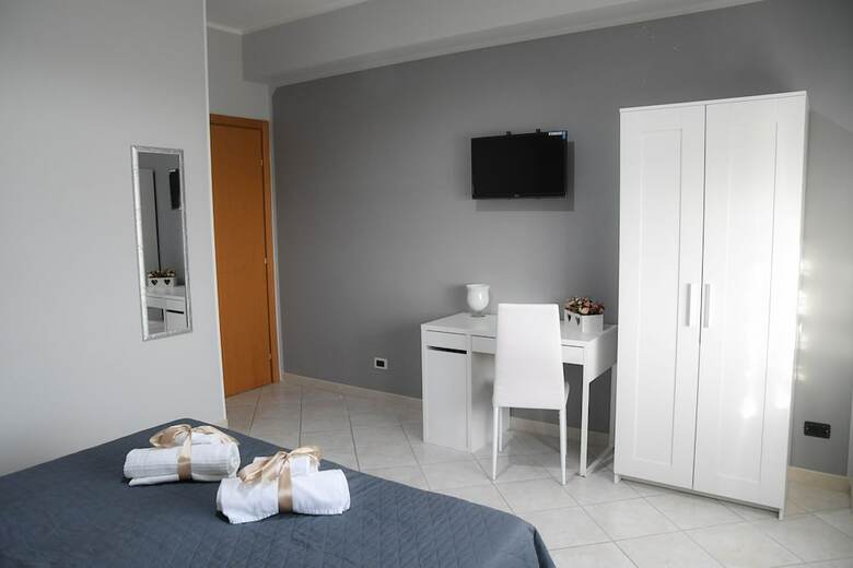 Hostal B&B Lamezia Airport