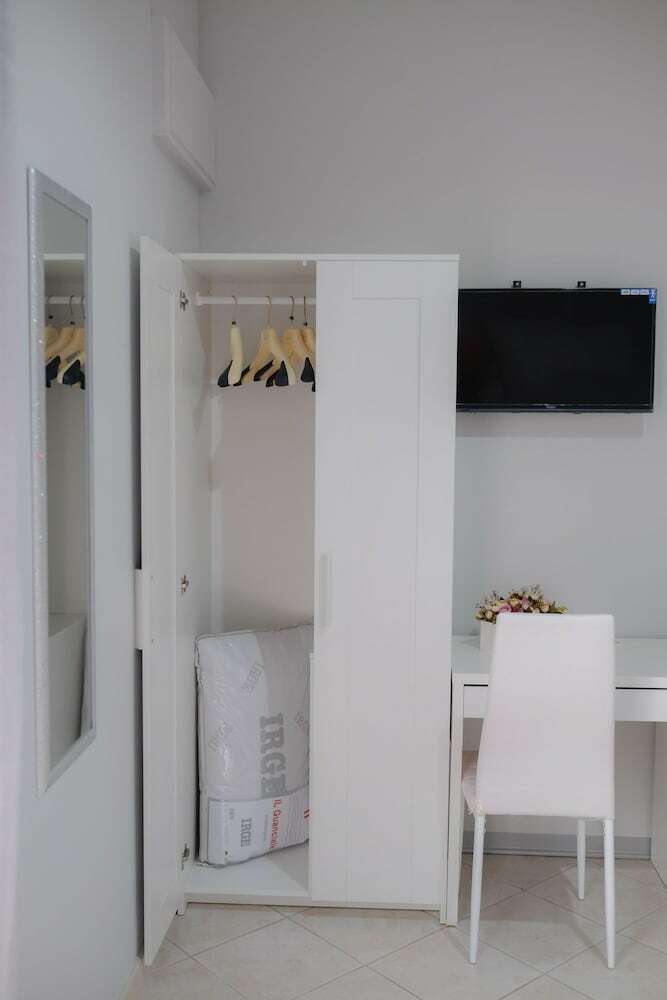 Hostal B&B Lamezia Airport