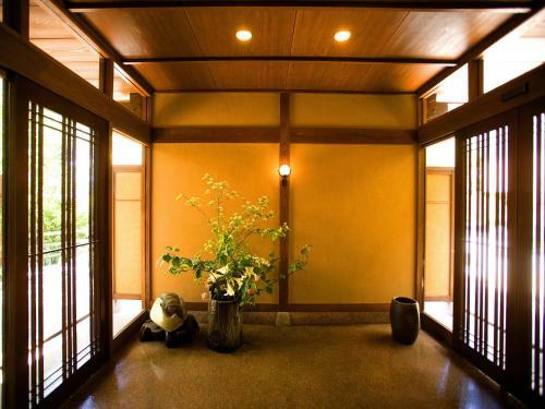 Hyakurakuso