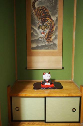 Hostal Ozu Shiromachi Guest House