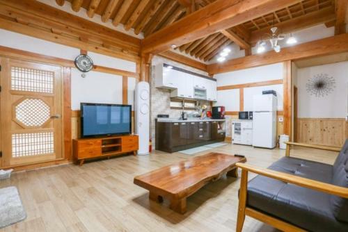 Hostal Hanok Jungwon House Pension