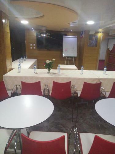 Hotel H�tel Hadaik Ain Asserdoune