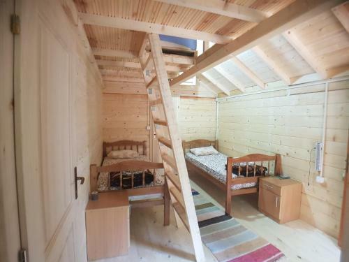 Lodge Bungalows Katun Maja Karanfil