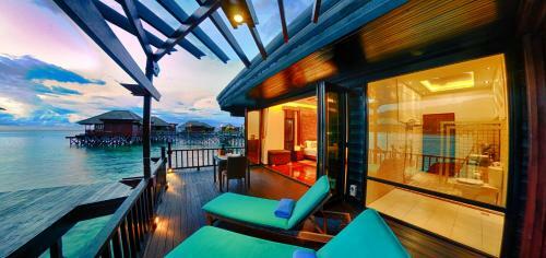 Hotel Gayana Marine Resort