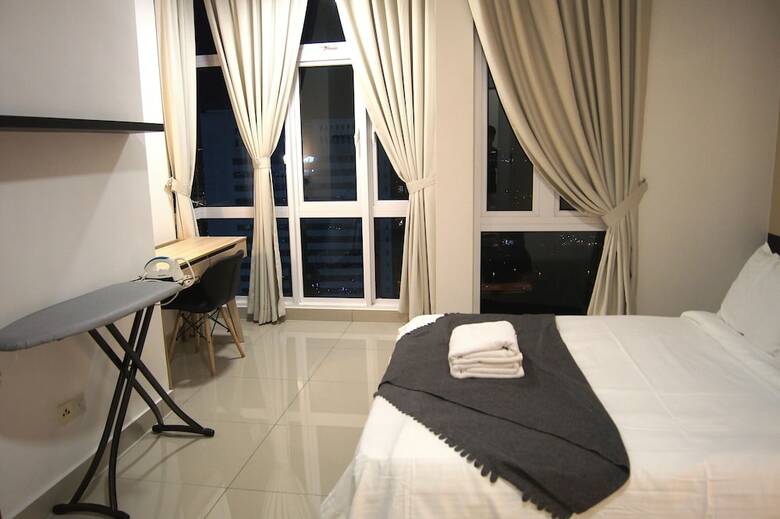 Hotel Twin Galaxy Suites By Iconic Bliss