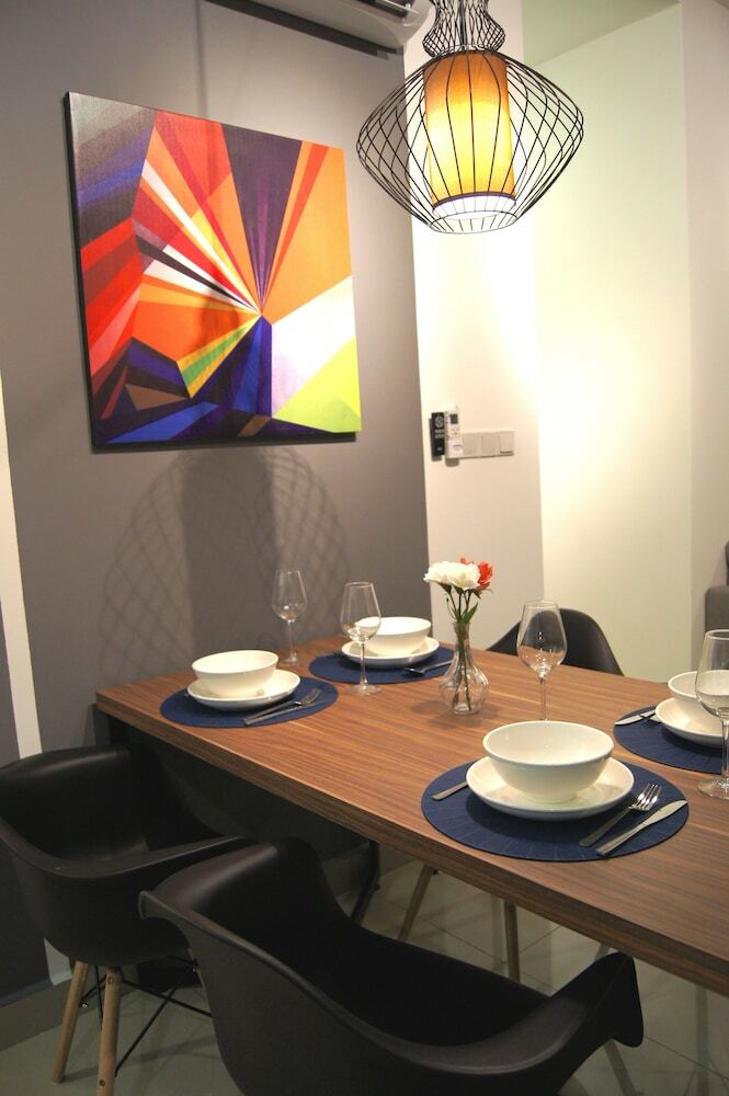 Hotel Twin Galaxy Suites By Iconic Bliss