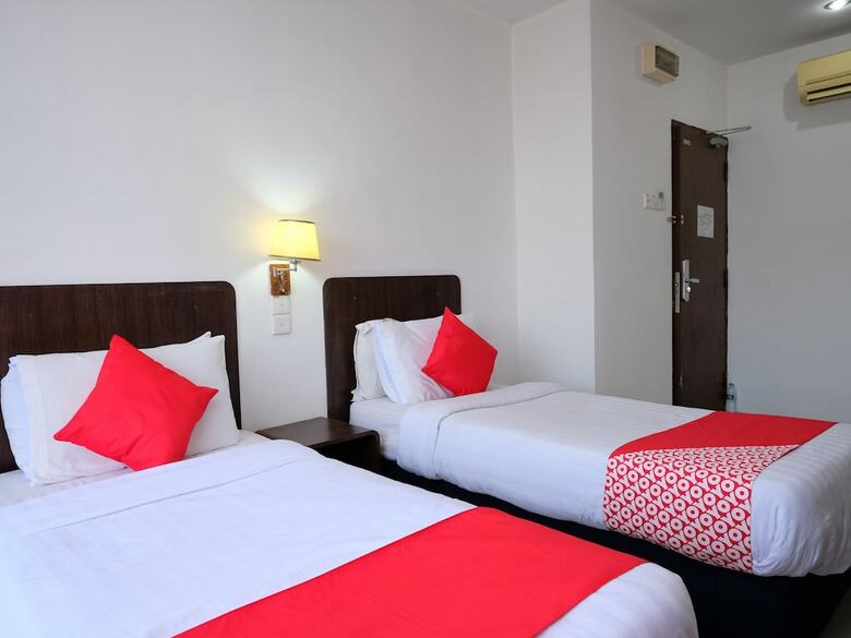 Oyo 619 Grand City Hotel 2