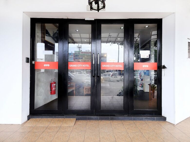 Oyo 619 Grand City Hotel 2