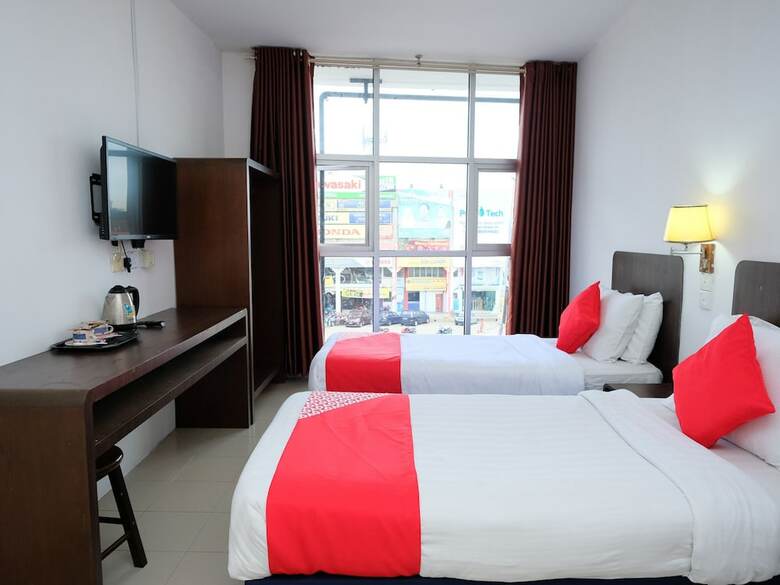 Oyo 619 Grand City Hotel 2