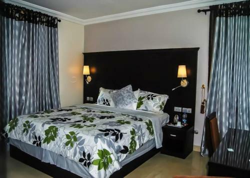 Royal Jatoz Hotels