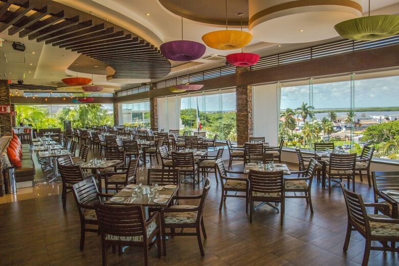 Hotel Wyndham Grand Cancun All Inclusive Resort & Villas