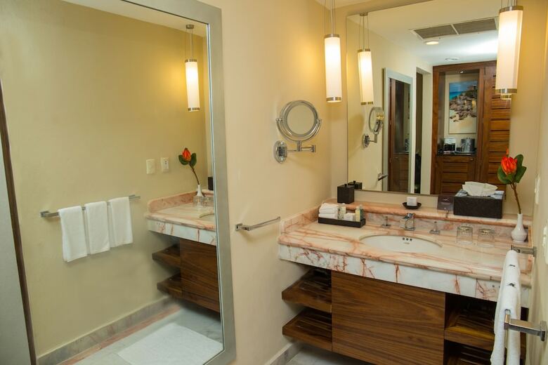 Hotel Wyndham Grand Cancun All Inclusive Resort & Villas