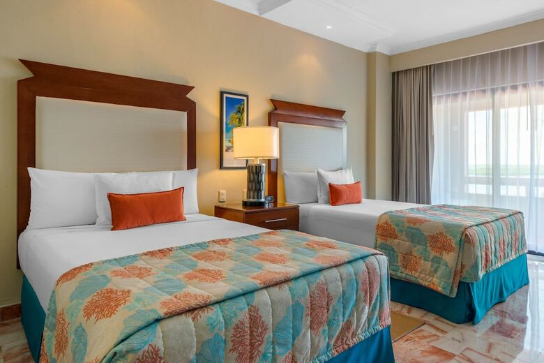 Hotel Wyndham Grand Cancun All Inclusive Resort & Villas
