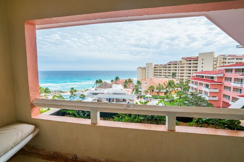 Hotel Wyndham Grand Cancun All Inclusive Resort & Villas