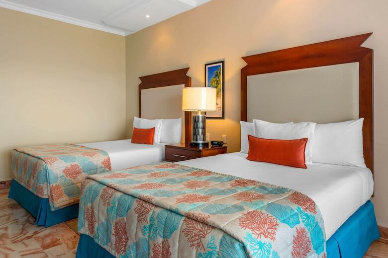 Hotel Wyndham Grand Cancun All Inclusive Resort & Villas