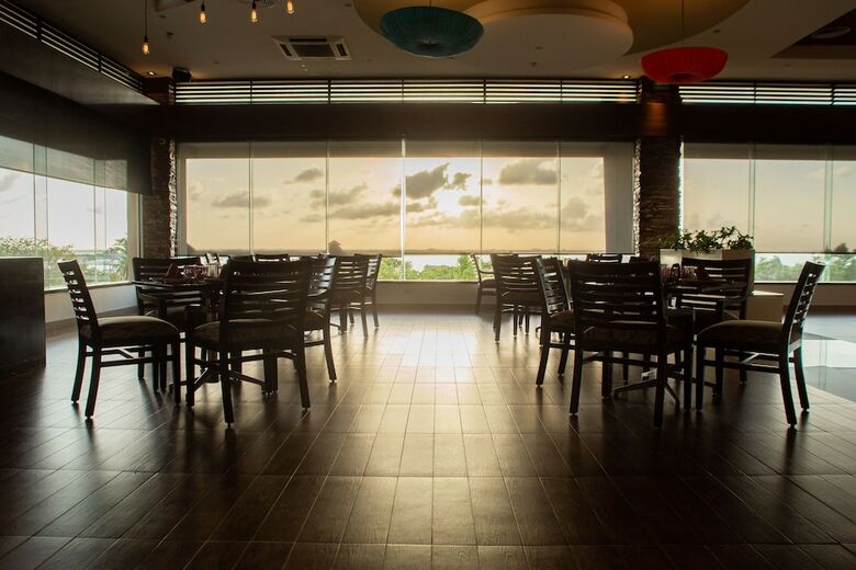 Hotel Wyndham Grand Cancun All Inclusive Resort & Villas