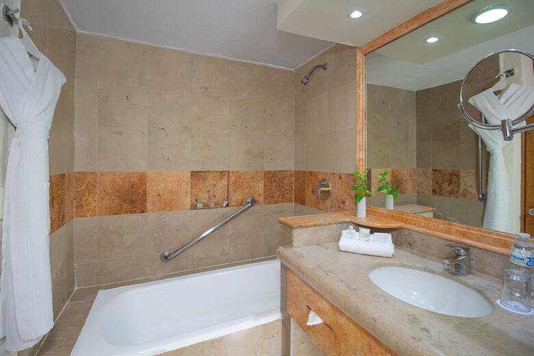 Hotel Plaza Pelicanos Grand Beach Resort