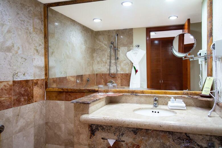 Hotel Plaza Pelicanos Grand Beach Resort