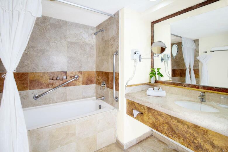 Hotel Plaza Pelicanos Grand Beach Resort