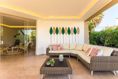 Gale Villa Sleeps 8 Air Con Wifi