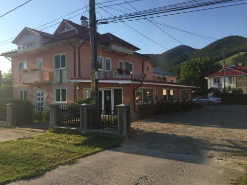 Hostal Pensiunea Flora