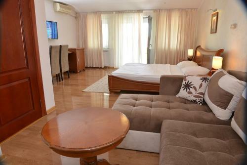 Apartment And Rooms In Club