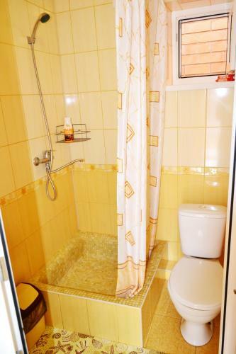Hostal Guest House Tri Sestri