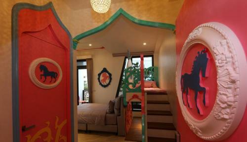 Li Chu Art Paternity B&B
