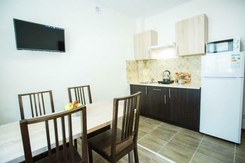 Apartments On Leva St.