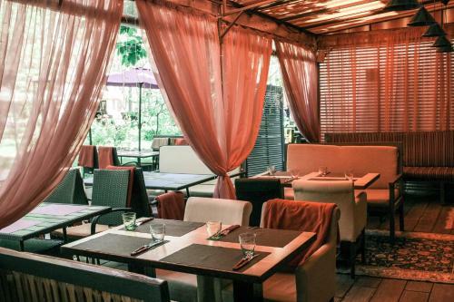 Hotel Maman