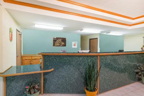 Motel Super 8 By Wyndham Holton