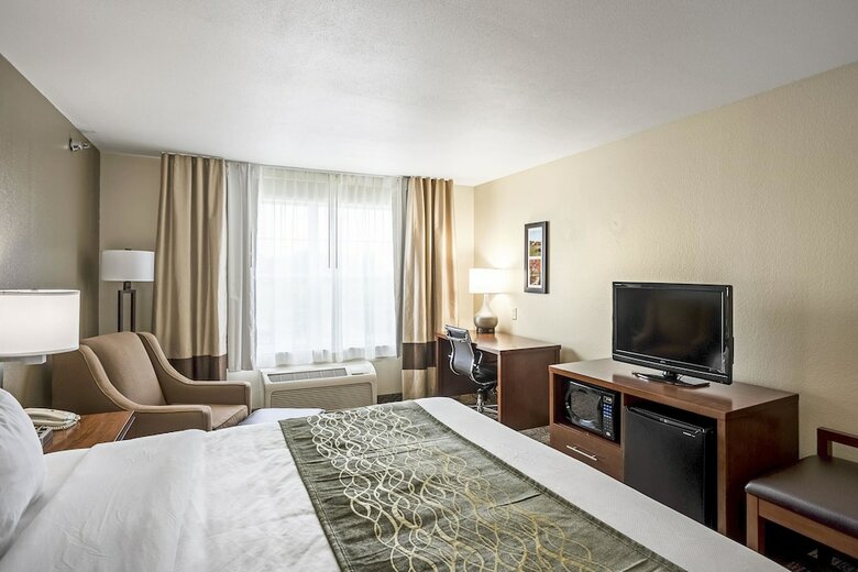 Hotel Comfort Inn & Suites