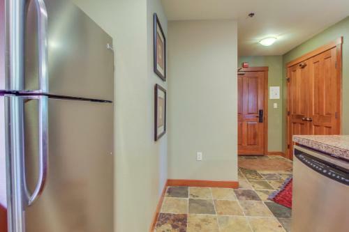 Powderhorn Lodge 210: Blazing Star Suite