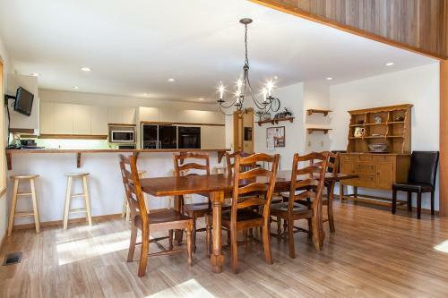 Black Butte Ranch: Nw Contemporary