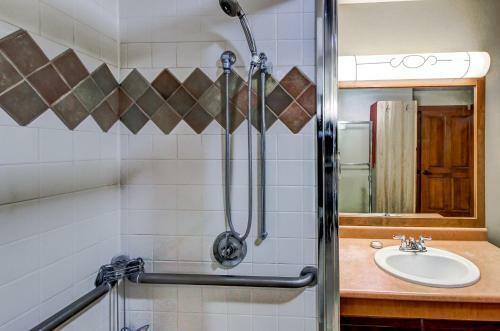 Powderhorn Lodge 102: Sego Lily Suite