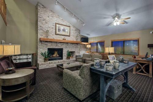 Posada Americinn By Wyndham Iowa Falls