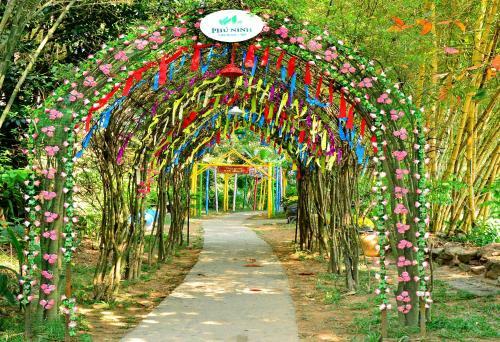 Hotel Phu Ninh Lake Resort