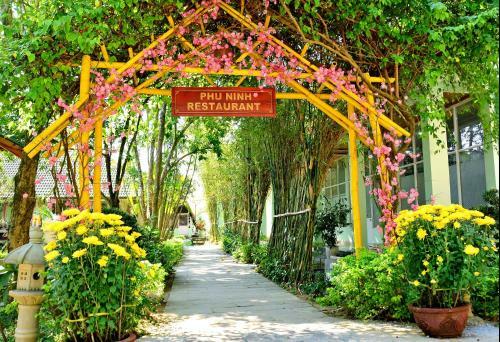 Hotel Phu Ninh Lake Resort