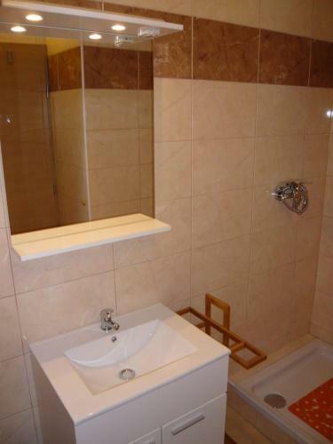 Hostal Apartments Elia