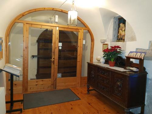 Posada Santuari Mare De D�u Del Mont Restaurant-hostatger�a
