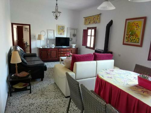 Casa Florida Con Piscina Compartida