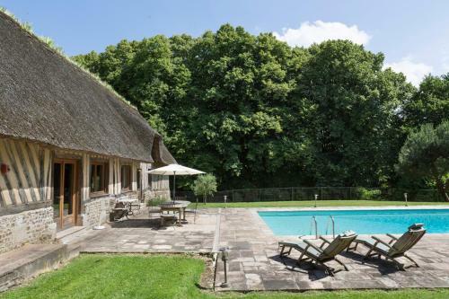 Agroturismo Saint-maclou Chateau Sleeps 28 Pool
