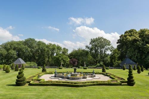 Agroturismo Saint-maclou Chateau Sleeps 28 Pool