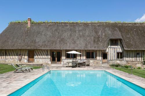 Agroturismo Saint-maclou Chateau Sleeps 28 Pool