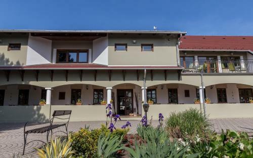 Bed & Breakfast Bikav�lgyi Panzi�