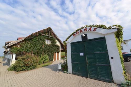 Bed & Breakfast Bikav�lgyi Panzi�