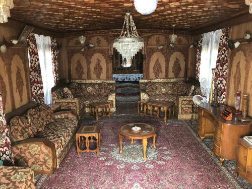 Houseboat Pride Of Kashmir