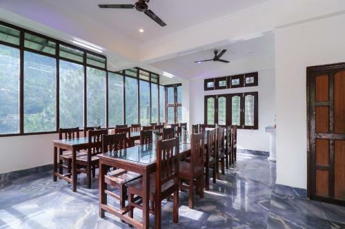 Oyo 47959 Hotel Prosperity & Restaurant