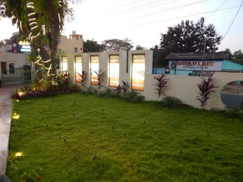 Hotel Aadhi