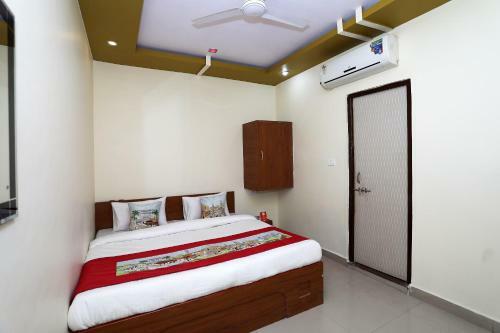 Oyo 10413 Hotel Royal Plaza